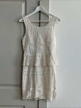 American Eagle Outfitters Cream Lace Peplum Mini Dress - Like New Size 6 ✨
